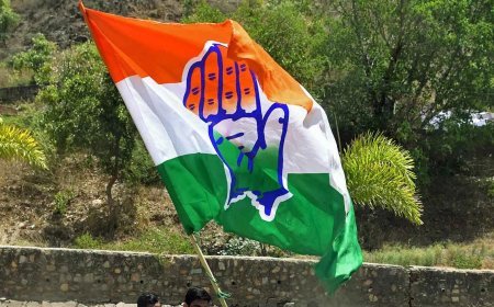 सत्ता लोलुपता से आई कांग्रेस बिखराव के कगार पर