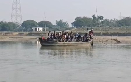 श्रावस्ती के सेमरहनिया घाट पर पुल नहीं, नाव से आवाजाही:ग्रामीण मुख्यालय पहुंचने के लिए जान जोखिम में डालकर नदी पार करने को मजबूर