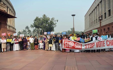 एसआईआर का विरोधः चिन्ता लोकतंत्र की या वोट बैंक की?