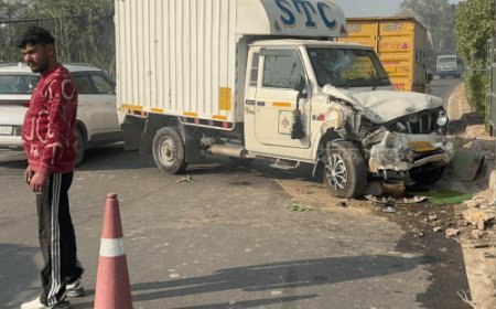 हांसी में पिकअप और ट्रक के बीच टक्कर:दुल्हन की डोली वाली कार बनी वजह, अचानक मारा कट; ड्राइवर फरार