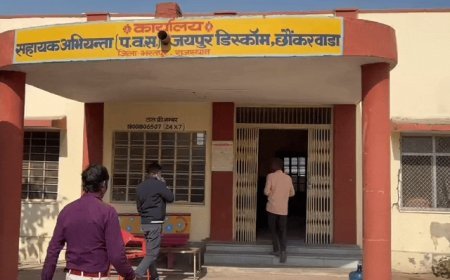 स्मार्ट मीटर लगाने के नाम पर अवैध वसूली:उपभोक्ताओं से 1 हजार रुपये तक लिए जा रहे, जीनस कंपनी लगा रही स्मार्ट मीटर