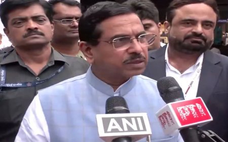 प्रल्हाद जोशी ने राहुल गांधी को बताया अंशकालिक राजनीतिक, कहा- जब सत्र चल रहा होता तो वो विदेश में होते हैं