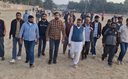 सिरसा ग्रेनेड मामले के बाद खारिया में पुलिस गश्त:रानियां थाना प्रभारी की नशा बेचने वालों को चेतावनी; युवाओं को दिलाई शपथ