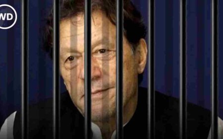 पाकिस्तान में इमरान खान पर बवाल, रातभर अडियाला जेल के बाहर डटी रही बहनें