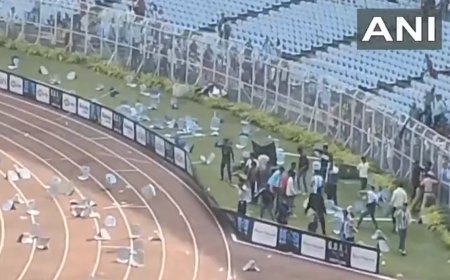 Kolkata: मेस्सी के कार्यक्रम में मची अफरा-तफरी, दर्शकों ने बोतलें और कुर्सी फेंकीं, जानें क्या है पूरा मामला