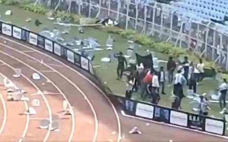 LIVE: कोलकाता में मेसी के फैंस का हंगामा, स्टेडियम में फेंकी बोतलें और कुर्सियां