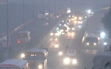 जहरीली हवा के बीच दिल्ली सरकार का बड़ा ऐलान: निर्माण श्रमिकों को ₹10,000 की मदद, आंशिक 'वर्क फ्रॉम होम' के निर्देश