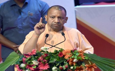 CM Yogi ने उप्र को एक लाख करोड़ डॉलर की अर्थव्यवस्था बनाने से जुड़े कार्यों में तेजी के निर्देश दिए