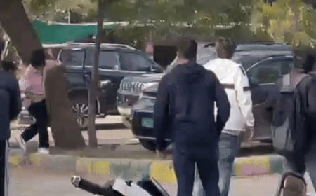 रोहतक MDU में स्कॉर्पियो से युवकों को उड़ाया,VIDEO:एक दूर जाकर गिरा, दूसरा नीचे आया; झगड़े के बाद पथराव और लाठियां चलीं