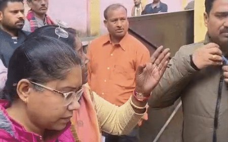 भाजपा नेता सिपाही से बोली- औकात में रहना तुम:पंचायतनामा में बच्चे के पिता के साइन कराने पर बिफरी, कहा- यही सिखाया है यूपी पुलिस ने