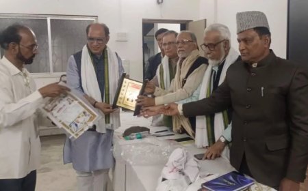 इदारा महफिल ए खुशरंग की ओर से डॉ. अभिज्ञात को हरिवंश राय 'बच्चन' अवार्ड, 12 विभूतियां सम्मानित