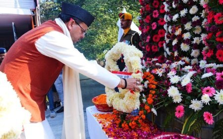 विजय दिवस के अवसर पर देहरादून में मुख्यमंत्री पुष्कर सिंह धामी ने वीर सैनिकों को श्रद्धांजलि अर्पित की