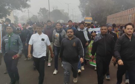 करौली में 'रन फॉर विकसित राजस्थान':कलेक्टर ने मुंशी त्रिलोक चंद माथुर स्टेडियम में दिखाई हरी झंडी