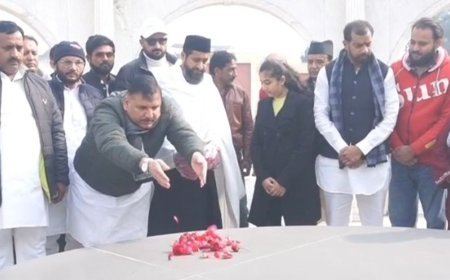 रामपुर से संजय सिंह ने की ‘संविधान बचाओ–वोट बचाओ यात्रा:बापू की समाधि पर की प्रार्थना, बोले- नफरत से न देश बनेगा, न लोकतंत्र बचेगा