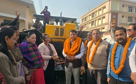 विधायक शिव अरोरा ने भूरारानी रोड से आरएएन स्कूल - सिटी वन मोड़ क़ो जाने वाले एक किलोमीटर हॉटमिक्स मार्ग के निर्माण कार्य का नारियल फोड़कर शुभारम्भ किया*