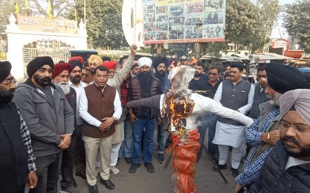 सिख समाज ने फूका कांग्रेस नेता हरक सिंह रावत का पुतला कि गिरफ्तारी की मांग, सिख समाज पर दिये विवादित बयान पर दिखा भारी आक्रोश!*