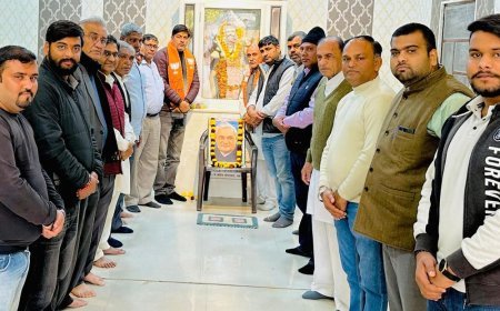सुशासन दिवस के रूप में अटल बिहारी वाजपेयी जयंती मनाई:खैरथल में भाजपा कार्यकर्ताओं-पदाधिकारियों ने फोटो पर पुष्प अर्पित कर श्रद्धांजलि दी