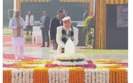 PM मोदी ने पूर्व पीएम वाजपेयी को दी श्रद्धांजलि, लखनऊ में करेंगे 'राष्ट्र प्रेरणा स्थल' का उद्घाटन