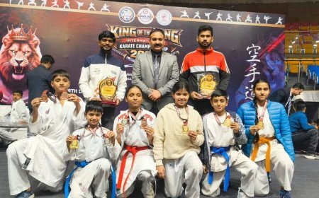 गुरुग्राम के खिलाड़ियों ने जीते 10 पदक:दिल्ली में हुई कराटे चैंपियनशिप प्रतियोगिता, हरियाणा रेफरी आयोग के चेयरमैन ने दी बधाई