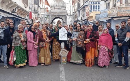 ब्यावर में बांग्लादेश के विरोध में प्रदर्शन:महिला मंडल ने भारत माता सर्किल पर जलाया पुतला