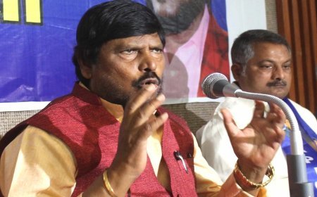 सीटों पर 'धोखा': Ramdas Athawale बोले- BJP ने किया विश्वासघात, अकेले लड़ेंगे BMC चुनाव