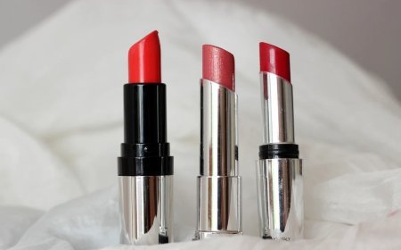 मेकअप में चाहिए नयापन? ये 3 लिपस्टिक शेड्स हर भारतीय स्किन टोन पर देंगे परफेक्ट लुक