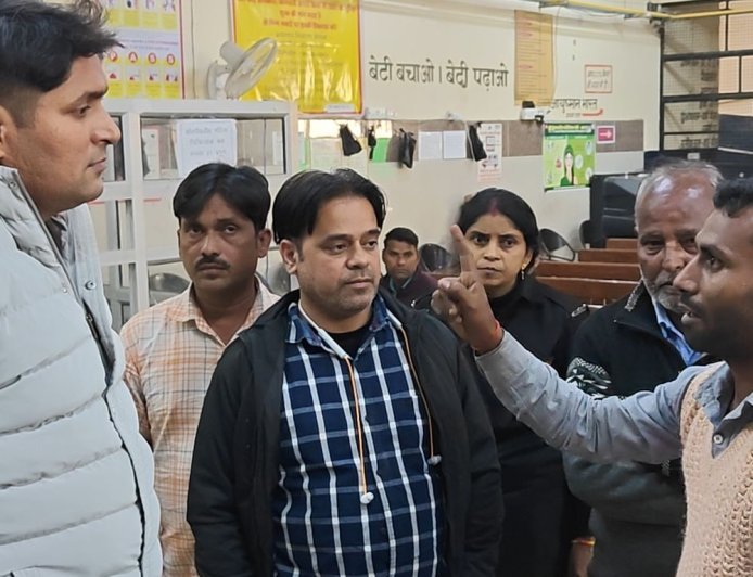 पीलीभीत महिला अस्पताल में नवजात की मौत:परिजनों ने रिश्वत और बदसलूकी का आरोप लगाया