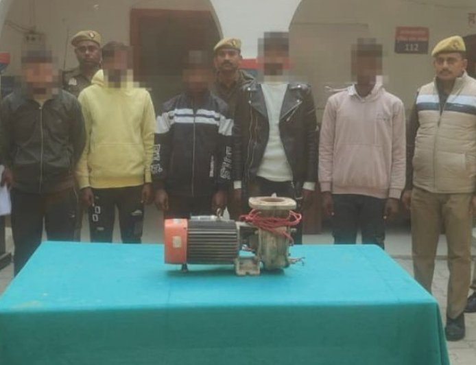 प्रतापगढ़ में 5 चोर गिरफ्तार, चोरी की मोटर बरामद:कन्धई पुलिस ने भदौना स्थित महुआ बाग के पास से पकड़ा