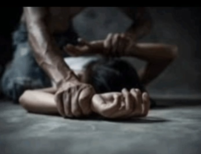 छोटी बहन से रेप,बड़ी बहन से छेड़छाड़:आरोपी सहेली का पिता,जान से मारने की धमकी दी