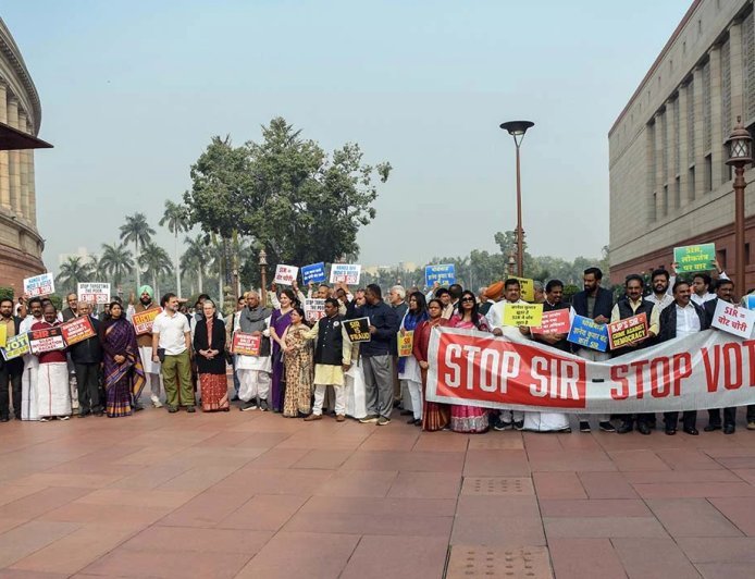 एसआईआर का विरोधः चिन्ता लोकतंत्र की या वोट बैंक की?