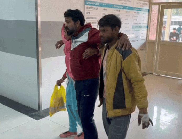 हिसार में आज से डॉक्टरों की अनिश्चितकालीन हड़ताल:हजारों मरीज परेशान, 128 डॉक्टर गैरहाजिर, 20 ही एक्सट्रा मिले, 25 को नोटिस