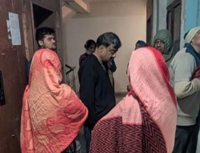 गाजियाबाद में 12 वीं मंजिल से नीचे गिरी लिफ्ट:लोग बोले जहाज गिरने जैसी आवाज आई, एक घायल