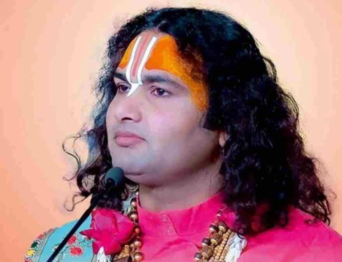 अनिरुद्धाचार्य को महंगी पड़ी महिलाओं पर टिप्पणी, कोर्ट में परिवाद दर्ज