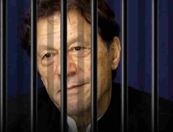 पाकिस्तान में इमरान खान पर बवाल, रातभर अडियाला जेल के बाहर डटी रही बहनें