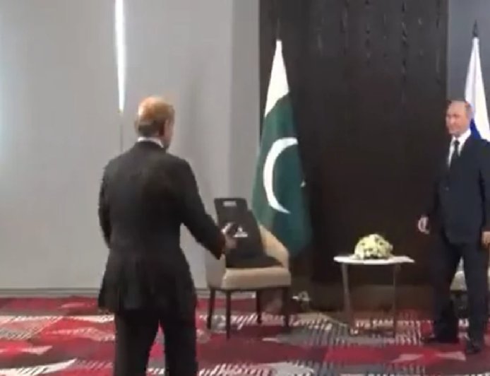 40 मिनट तक दरवाजे पर खड़े रहे शहबाज शरीफ, फिर भी नहीं मिले पुतिन, आखिरकार थककर लौटे वापस
