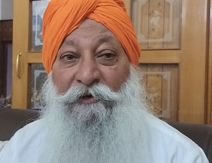 टोहाना में अकाली दल जिला प्रधान की गाड़ी पर हमला:स्विफ्ट कार में आए हमलावर 5 युवक, धमकी देकर हुए फरार