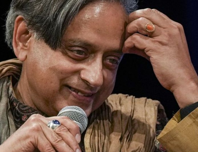 राहुल की सांसदों के साथ बैठक में नहीं पहुंचे थरूर:कोलकाता में दोस्त की शादी में गए; लगातार तीसरी बार कांग्रेस मीटिंग अटेंड नहीं की