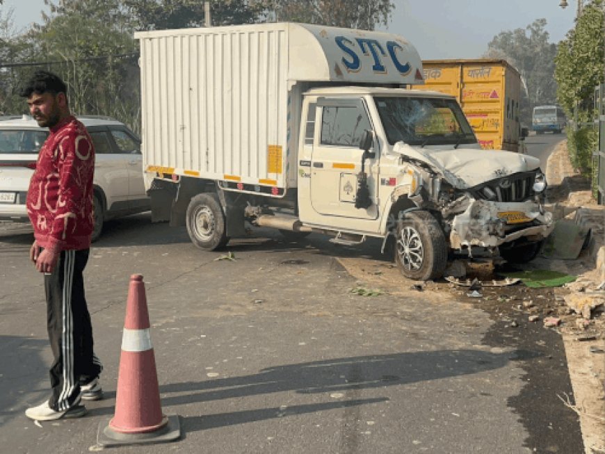 हांसी में पिकअप और ट्रक के बीच टक्कर:दुल्हन की डोली वाली कार बनी वजह, अचानक मारा कट; ड्राइवर फरार