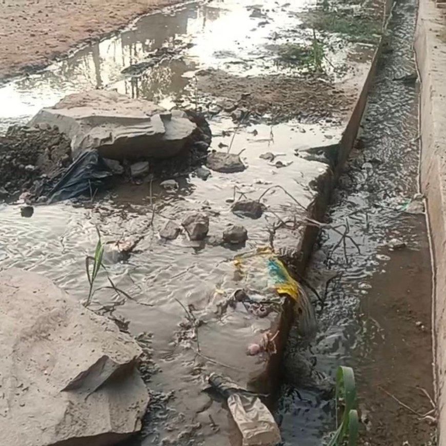 डूंगरपुर में ITI कॉलेज के पास पाइपलाइन लीकेज:लापरवाही के कारण हजारों लीटर पीने का पानी हुआ बर्बाद