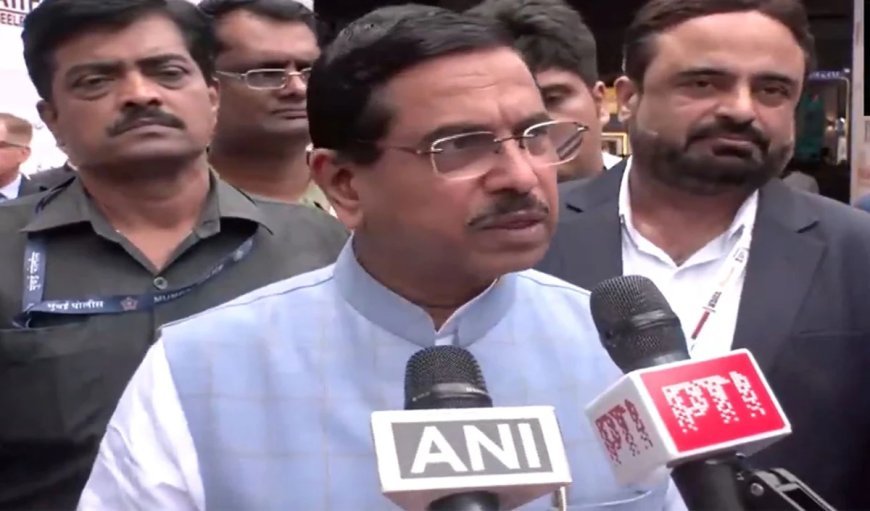 प्रल्हाद जोशी ने राहुल गांधी को बताया अंशकालिक राजनीतिक, कहा- जब सत्र चल रहा होता तो वो विदेश में होते हैं