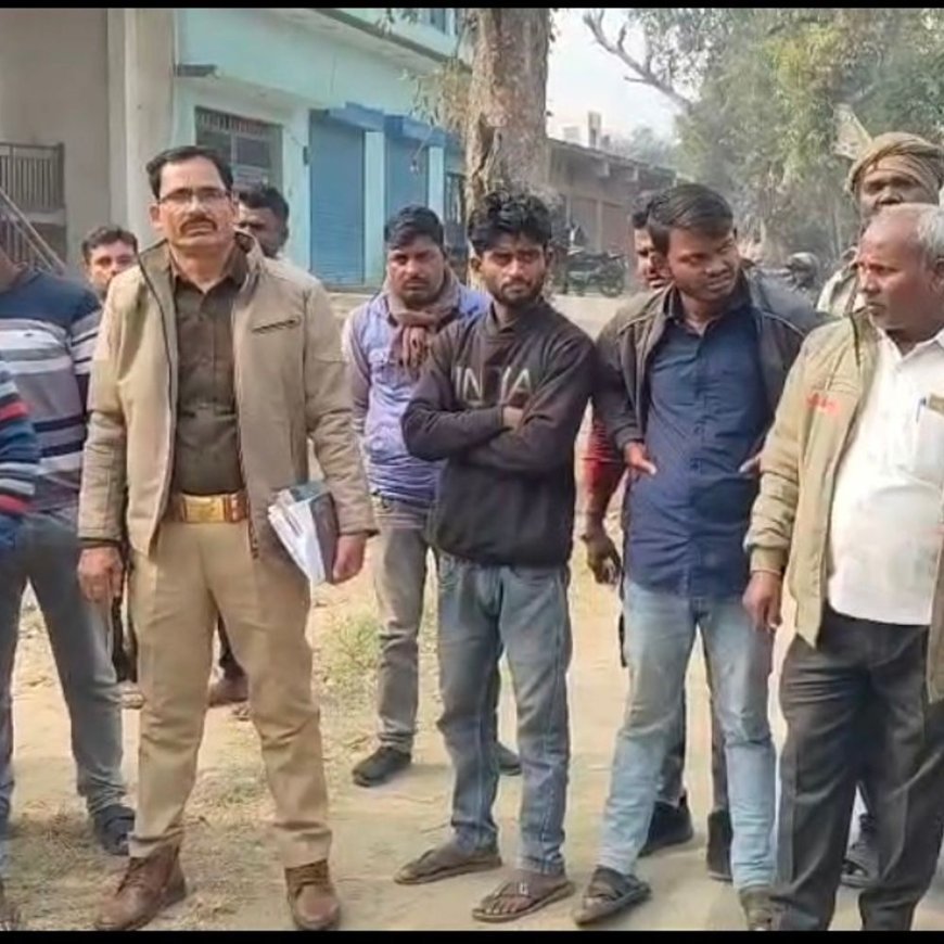 कौशांबी में कार ने बाइक सवार दंपती को टक्कर मारी:पत्नी की मौत, पति गंभीर रूप से घायल; कार चालक फरार