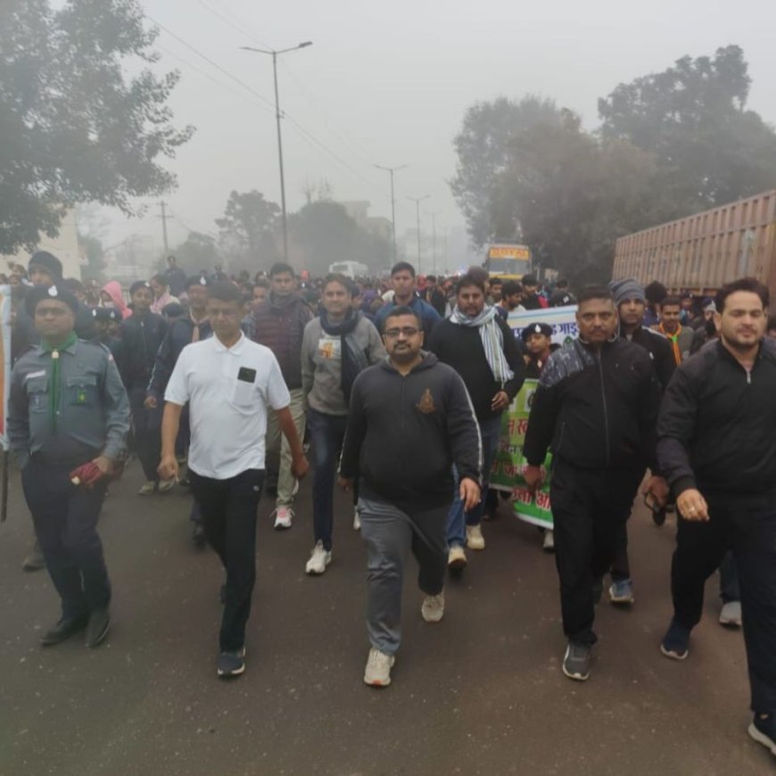 करौली में 'रन फॉर विकसित राजस्थान':कलेक्टर ने मुंशी त्रिलोक चंद माथुर स्टेडियम में दिखाई हरी झंडी