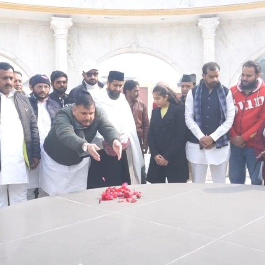 रामपुर से संजय सिंह ने की ‘संविधान बचाओ–वोट बचाओ यात्रा:बापू की समाधि पर की प्रार्थना, बोले- नफरत से न देश बनेगा, न लोकतंत्र बचेगा