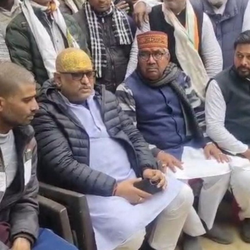 भदोही में कांग्रेस प्रदेशाध्यक्ष अजय राय मृतक के घर पहुंचे:परिवार को नौकरी, 50 लाख रुपए आर्थिक सहायता की मांग की