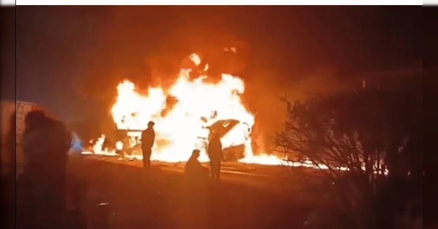 कर्नाटक में लॉरी से टक्कर के बाद बस हादसा, 10 लोगों की दर्दनाक मौत