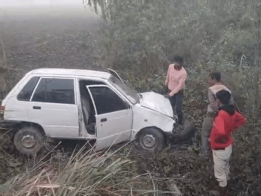 फर्रुखाबाद-बदायूं स्टेट हाईवे पर कार खड्ड में पलटी:कन्नौज से बहन को लेने अमृतपुर आ रहा था भाई, दौलतपुर के पास हादसा