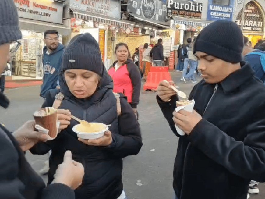 माउंट आबू में पारा -2 डिग्री के करीब पहुंचा:मैदानी इलाकों और गाड़ियों पर जमी बर्फ, पर्यटकों की उमड़ी भीड़