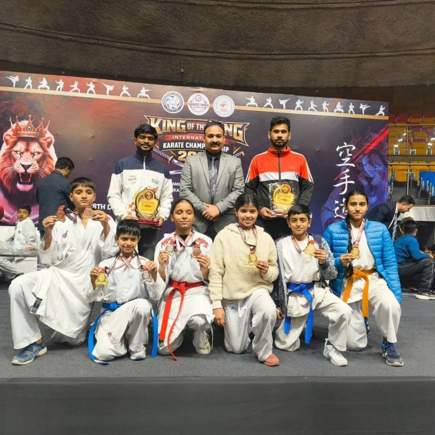 गुरुग्राम के खिलाड़ियों ने जीते 10 पदक:दिल्ली में हुई कराटे चैंपियनशिप प्रतियोगिता, हरियाणा रेफरी आयोग के चेयरमैन ने दी बधाई