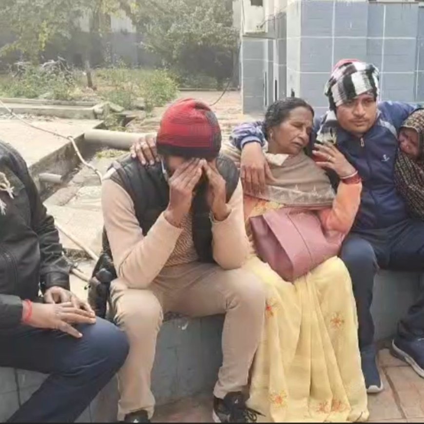 जालौन में असिस्टेंट टीचर ने खुद को गोली मारी:परिजनों ने स्कूल प्रबंधन पर प्रताड़ना का आरोप लगाया