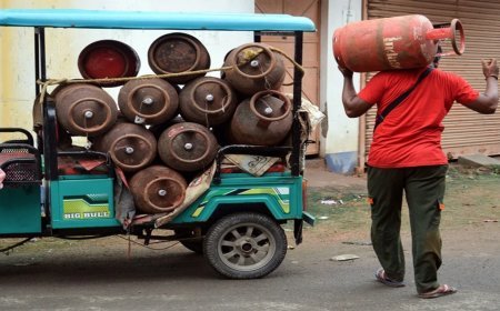 2026 के पहले दिन सिलेंडर के दाम में बड़ा बदलाव, CNG-PNG की कीमतों पर भी आई बड़ी खबर!